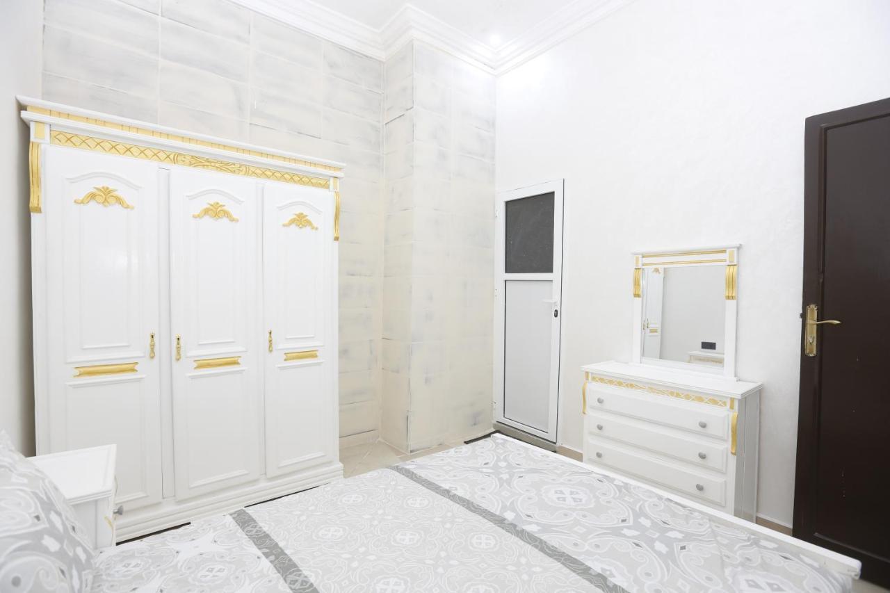 Velasquez Apartment *